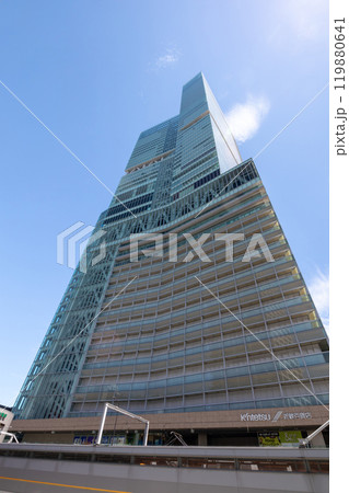 大阪マリオット都ホテルが入る、晴天のあべのハルカス外観 大阪マリオット都ホテルが入る、晴天のあべのハルカス外観 119880641