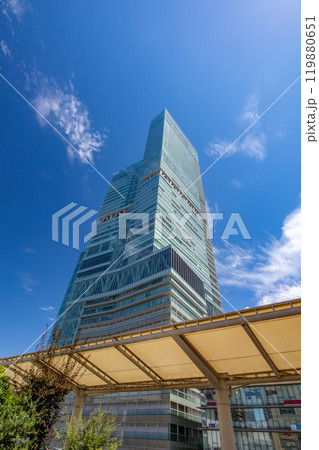 大阪マリオット都ホテルが入る、晴天のあべのハルカス外観 大阪マリオット都ホテルが入る、晴天のあべのハルカス外観 119880651