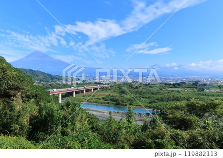 静岡県富士市 富士川サービスエリア下り線から眺める富士山 静岡県富士市 富士川サービスエリア下り線から眺める富士山 119882113