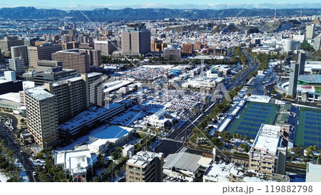 鹿児島市与次郎の海岸から積雪の街並みの空撮 119882798