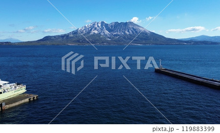 鹿児島市の鴨池港から積雪の桜島の空撮 鹿児島市の鴨池港から積雪の桜島の空撮 119883399