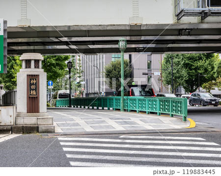 日比谷通り・神田橋の銘板（東京都千代田区） 119883445