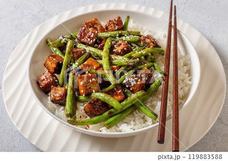 garlic green bean stir fry with crispy tofu and rice 119883588