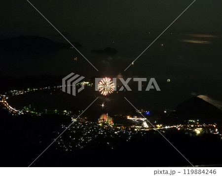 嵩山 展望テラスから見る周防大島の花火大会　8月 119884246