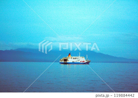 奄美航路定期船と錦江湾 119884442