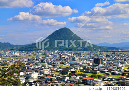 丸亀城からの眺望・東・飯野山(香川県・丸亀市) 丸亀城からの眺望・東・飯野山(香川県・丸亀市) 119885491