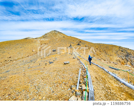 秋の御嶽山登山:王滝頂上~剣ヶ峰(八丁ダルミ) 秋の御嶽山登山:王滝頂上~剣ヶ峰(八丁ダルミ) 119886756