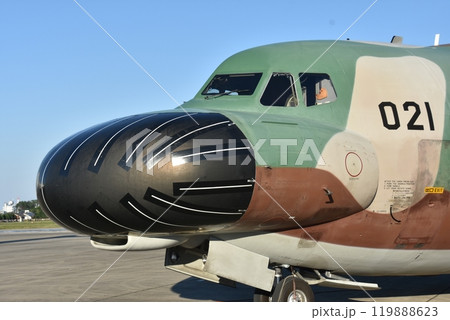 航空自衛隊 EC-1 入間航空祭2024 電波妨害装置の前部が飛び出しているため、カモノハシの愛称で 119888623