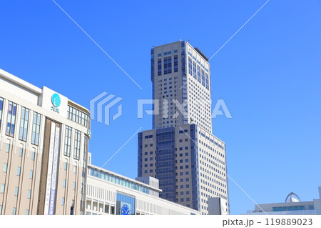 札幌駅　南口　大丸と駅ビルとJRタワー　 119889023