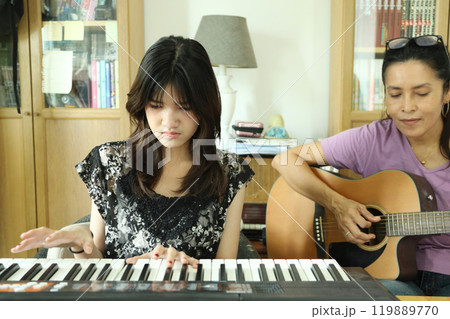 Play Music Together 119889770