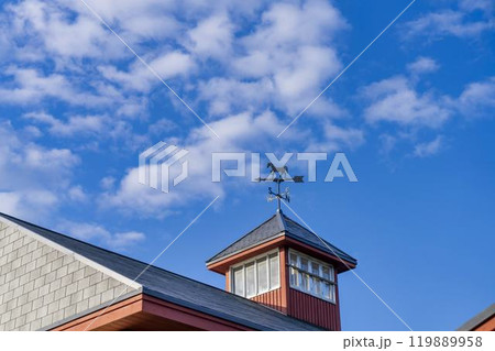 競走馬の牧場 屋根 北海道 競走馬の牧場 屋根 北海道 119889958