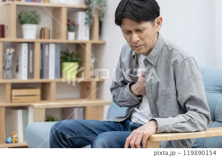 体調不良のミドル男性　胸痛　 119890154