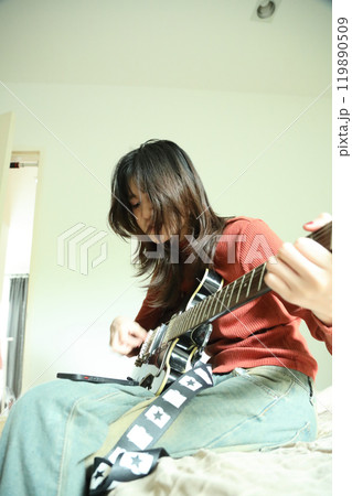With Electric Guitar 119890509