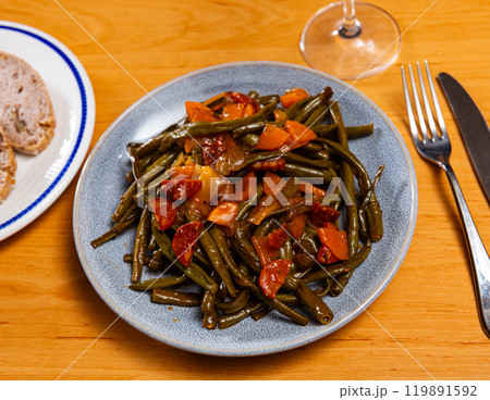 String beans with carrots and chorizo make flavorful hot dish 119891592