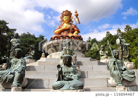 Golden Buddha statue at Beomeosa Temple complex, Busan, South Korea. Buddha and Bodhisattva figures in Beomeosa Temple, Busan, Republic of Korea 119894467