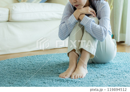 鬱　ミドル女性 119894512