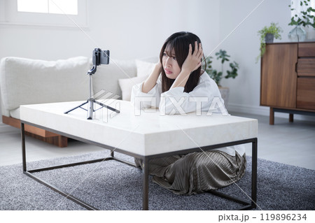 うわ~~やっちゃった!炎上してしまった女性の動画配信者 うわ~~やっちゃった!炎上してしまった女性の動画配信者 119896234