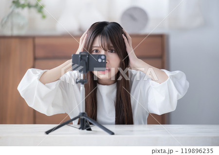 うわ～～やっちゃった！炎上してしまった女性の動画配信者 119896235