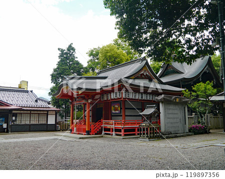京都府福知山市にある明智光秀を合祀した御霊神社の本殿 京都府福知山市にある明智光秀を合祀した御霊神社の本殿 119897356