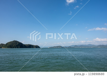 日本の広島県竹原市の大久野島の悲しくも美しい風景 日本の広島県竹原市の大久野島の悲しくも美しい風景 119898680