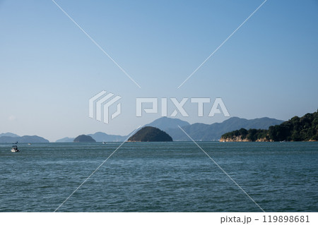 日本の広島県竹原市の大久野島の悲しくも美しい風景 日本の広島県竹原市の大久野島の悲しくも美しい風景 119898681