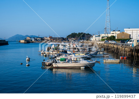 日本の広島県竹原市の忠海港の美しい風景 日本の広島県竹原市の忠海港の美しい風景 119899437