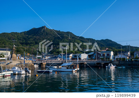 日本の広島県竹原市の忠海港の美しい風景 日本の広島県竹原市の忠海港の美しい風景 119899439