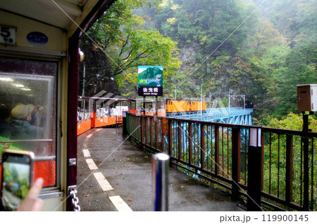 黒部峡谷とトロッコ電車 119900145