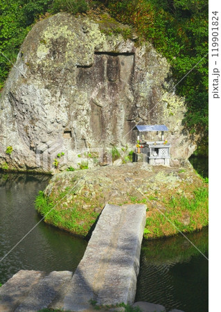 川中不動尊（豊後高田市・縦構図） 119901824