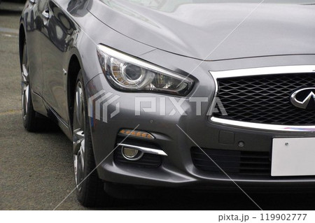 自動車イメージ　日産スカイラインのフロントマスク 119902777