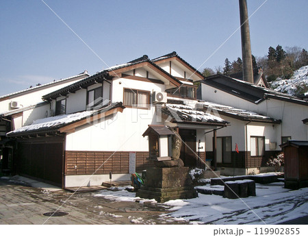 富山県八尾町の諏訪町本通り(地蔵堂) 富山県八尾町の諏訪町本通り(地蔵堂) 119902855