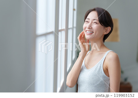 女性 スキンケア 女性 スキンケア 119903152