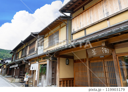 京都祇園の街並み(京町家) 京都祇園の街並み(京町家) 119903179