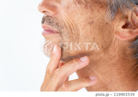 メンズビューティー　ひげ　シミ　しわ　横顔 119903539