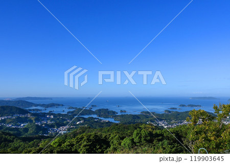 秋晴れの長崎県弓張岳から望む九十九島 119903645
