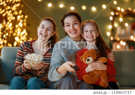 family watching holiday movies at home family watching holiday movies at home 119903737