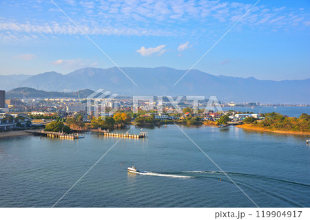《滋賀県》琵琶湖大橋からの風景 119904917