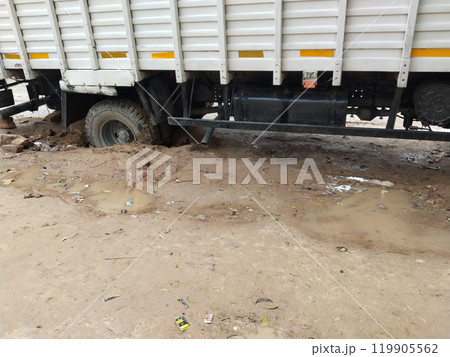 truck wheel stuck in mud 119905562