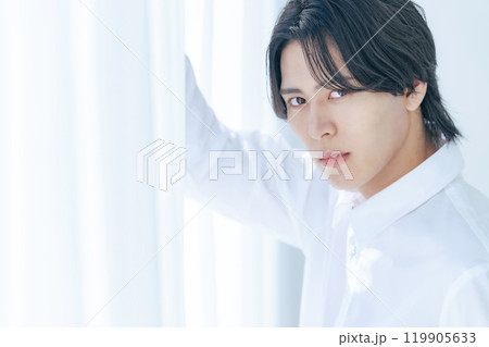 男性のポートレート　メンズビューティー　美容　コスメ 119905633