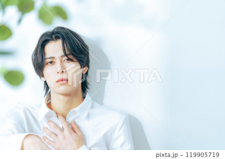 男性のファッション・美容イメージ　メンズコスメ 119905719