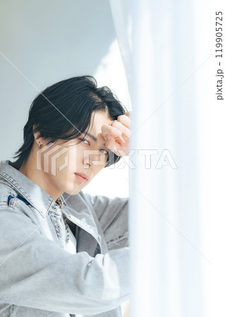 男性のファッション・美容イメージ　メンズコスメ 119905725