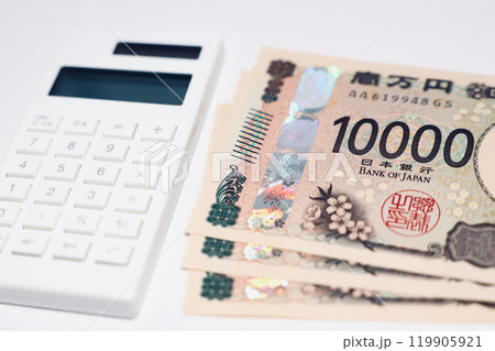 お金と電卓 119905921