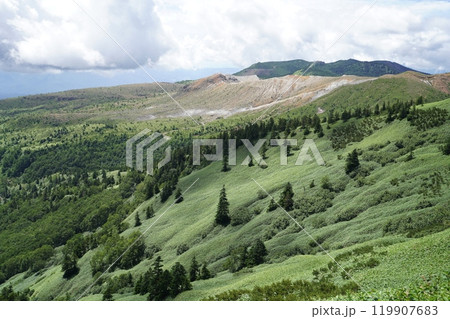 草津白根山山頂付近 国道292号 渋峠付近国道最高地点から芳ケ平方面を見る 2024年7月26日 草津白根山山頂付近 国道292号 渋峠付近国道最高地点から芳ケ平方面を見る 2024年7月26日 119907683