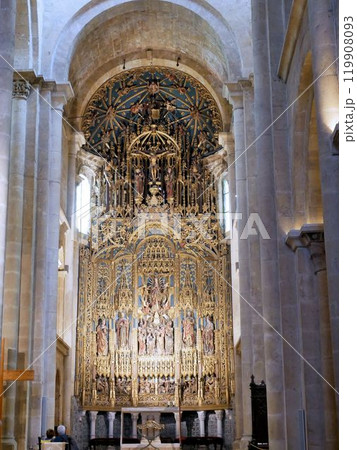 ポルトガル、コインブラ旧大聖堂の祭壇 ポルトガル、コインブラ旧大聖堂の祭壇 119908093