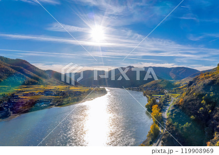 Panorama of Wachau valley (UNESCO) during autumn with Danube river near the Spitz village in Lower Austria, Austria 119908969