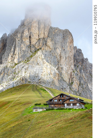 Ra Gusela Peak, Giau Pass, South Tyrol Italy Ra Gusela Peak, Giau Pass, South Tyrol Italy 119910765