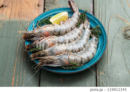 Raw big tiger ( king ) shrimps photography . Top view Raw big tiger ( king ) shrimps photography . Top view 119911345