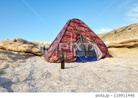 Tent on the seashore. 119911446