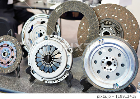 Clutch discs and pressure plates in car store Clutch discs and pressure plates in car store 119912418