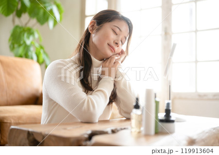 きれいな女性（美容イメージ） 119913604